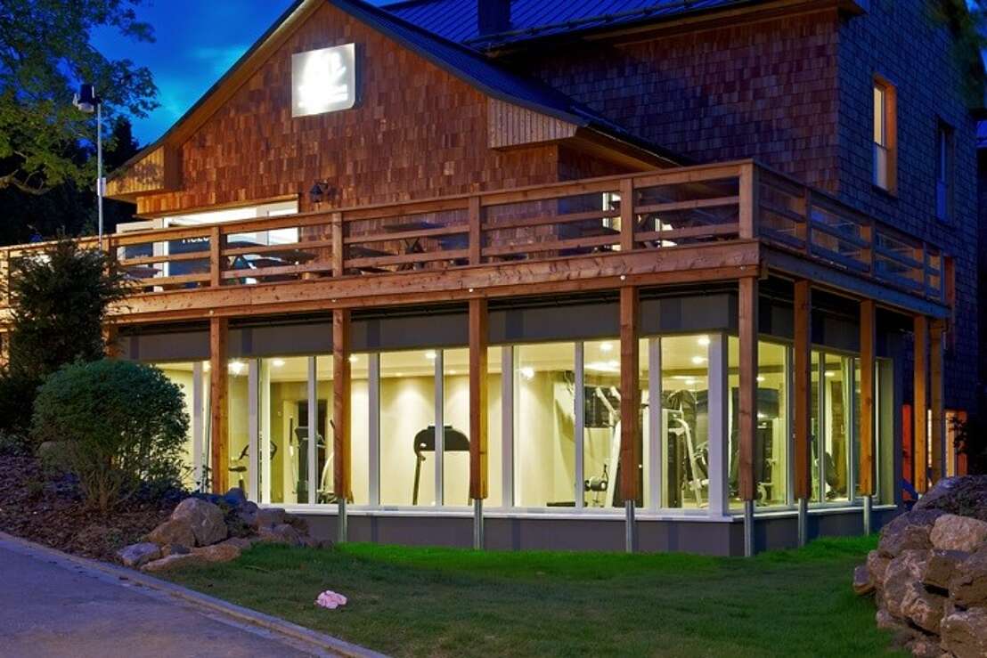 Berghotel in der Dämmerung