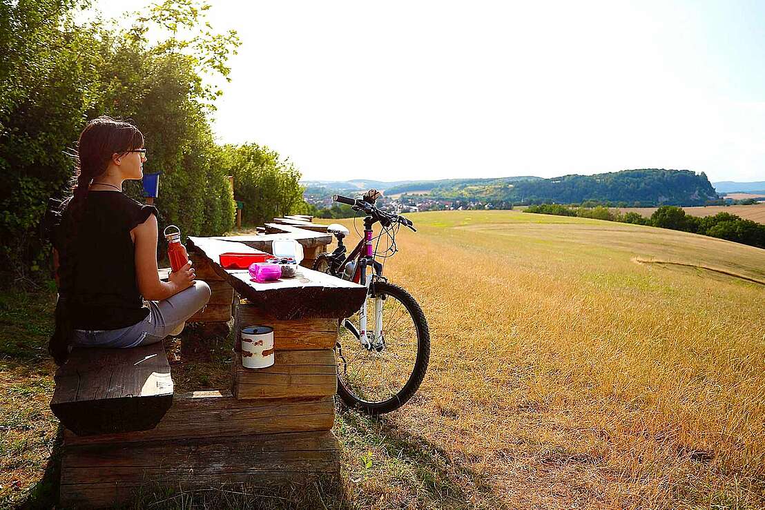 Picknick mit Ausblick auf der langen Bank
