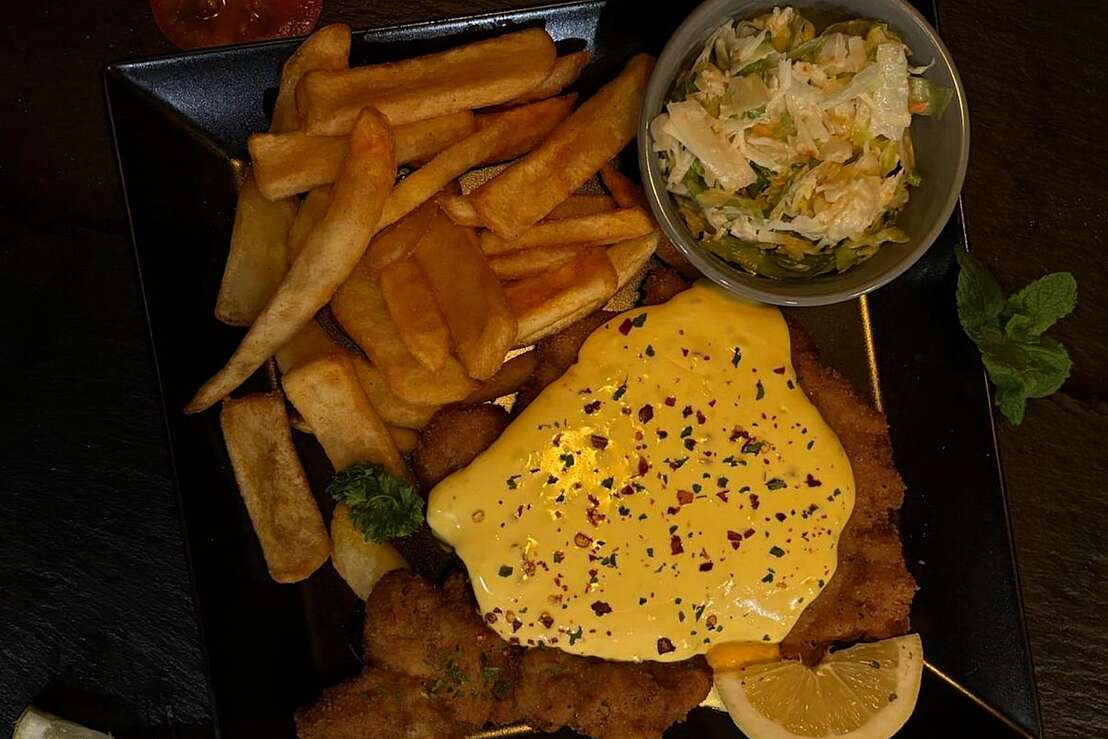 Schnitzel mit Sauce Hollandaise