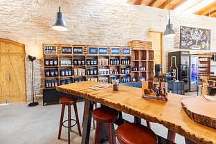 Verkostungstisch im Verkaufsraum