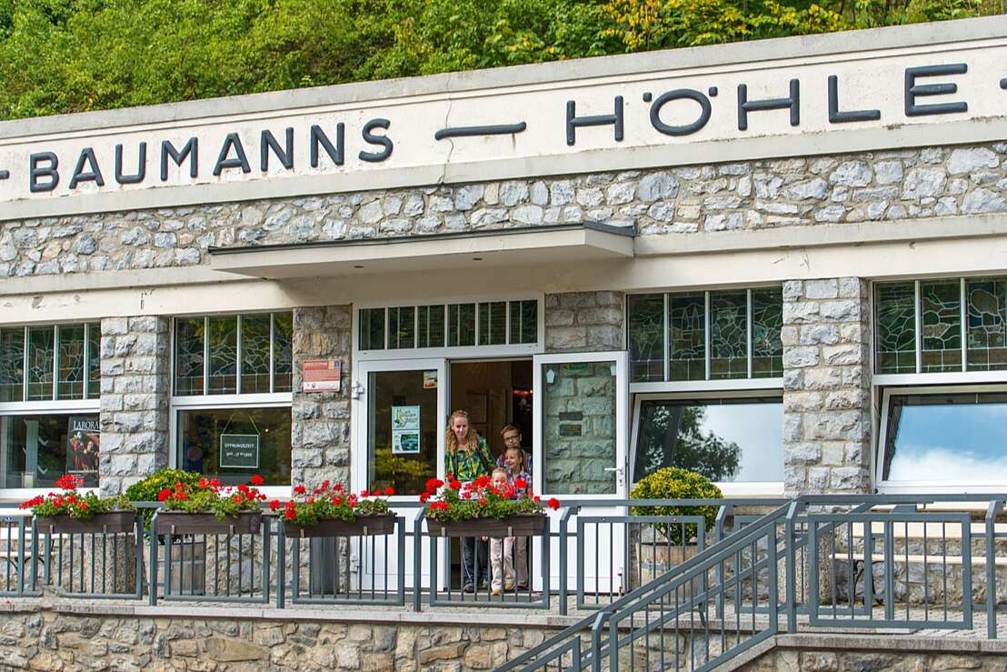 Eingang zur Baumannshöhle im Höhlenort Rübeland.