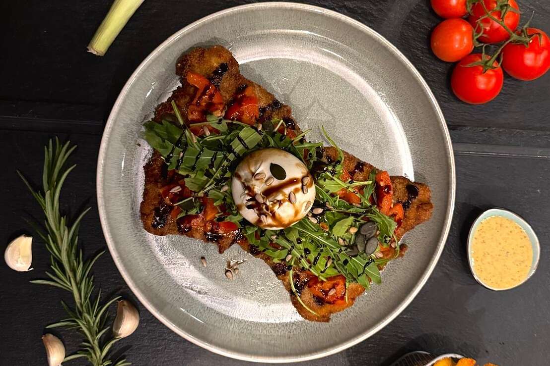 Unser Schnitzel mit Burrata