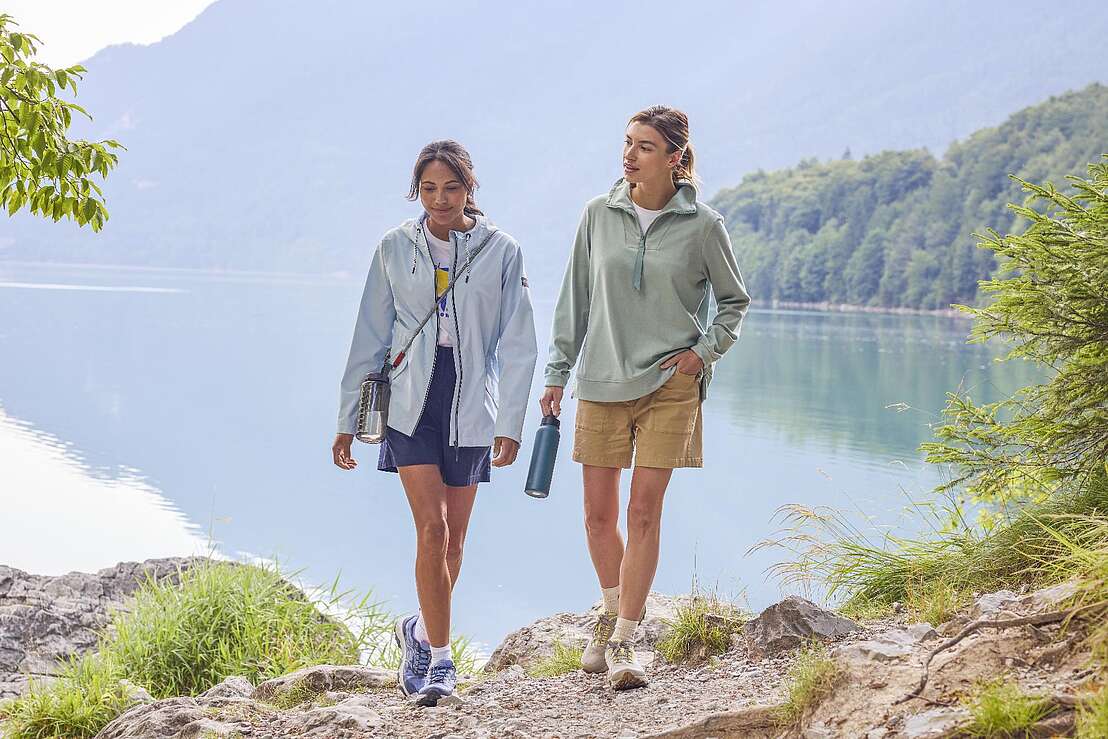 SS26_LIFESTYLE_BAYETTA_RWW489_84D_DEMMIHALFZIP_RWA730_C0Q SS26_LIFESTYLE_BAYETTA_RWW489_84D_DEMMIHALFZIP_RWA730_C0Q
