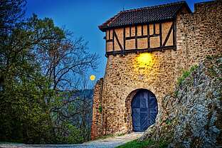 Burgtor Falkenstein im Mondlicht