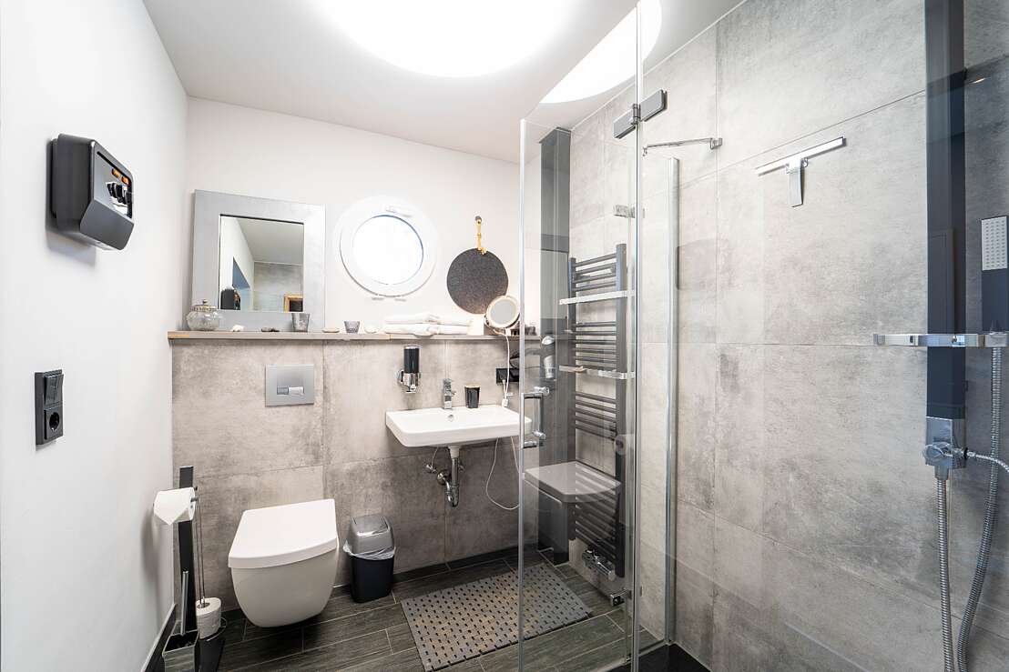 Loft 1 - Hole in One