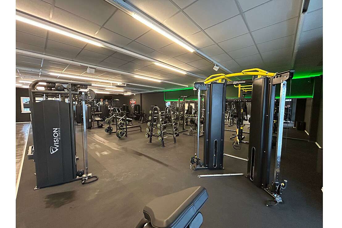 Freihantel und Kraftgeräte