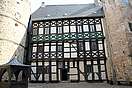 Fachwerkfassade im Innenhof der Burg Falkenstein