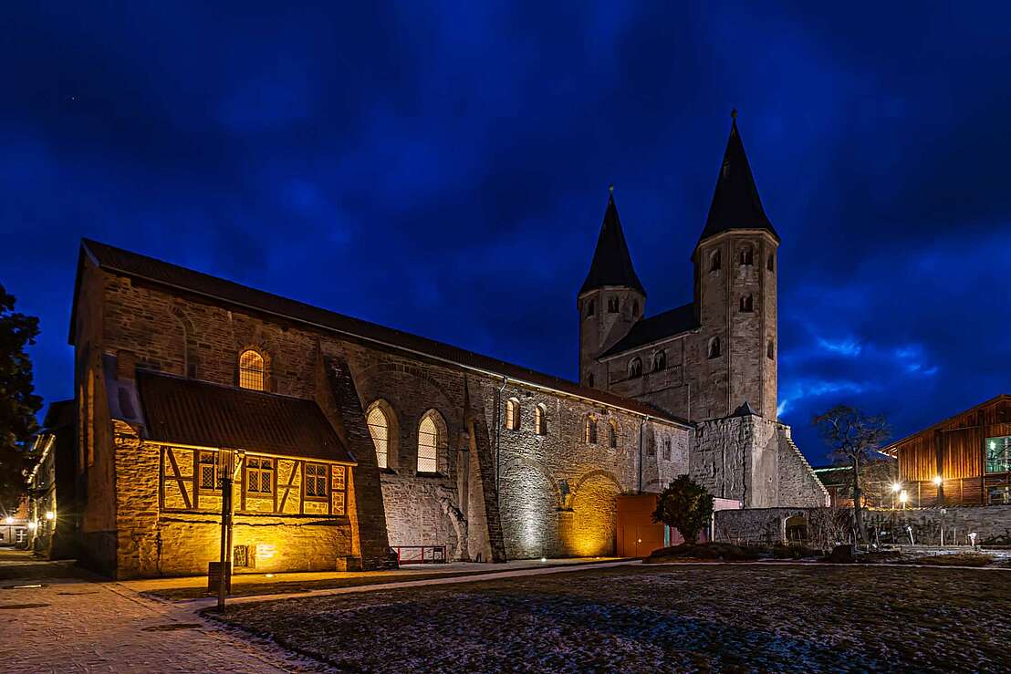 Klosteranlage in der Abendbeleuchtung