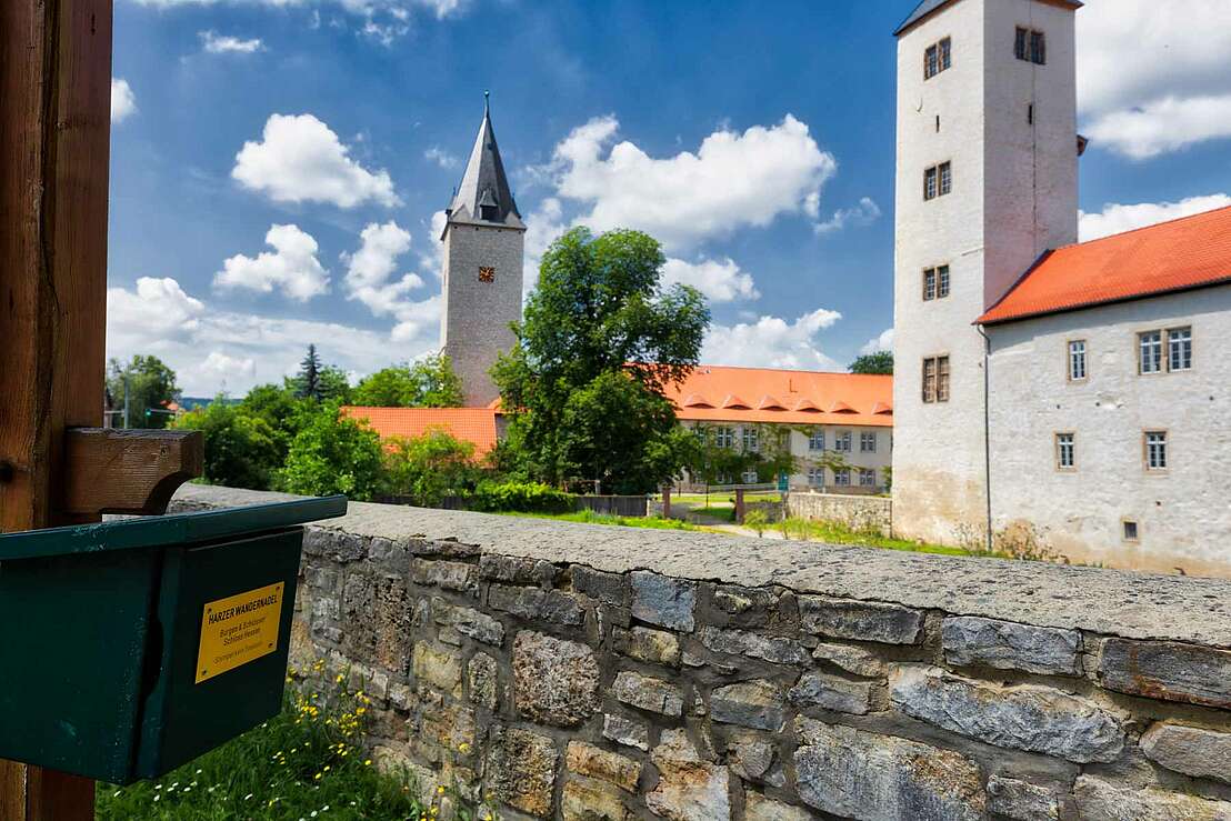 Stempelstelle der Harzer Wandernadel am Schloss Hessen