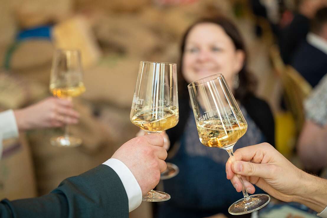 Etwas Wein darf sein aus der Region