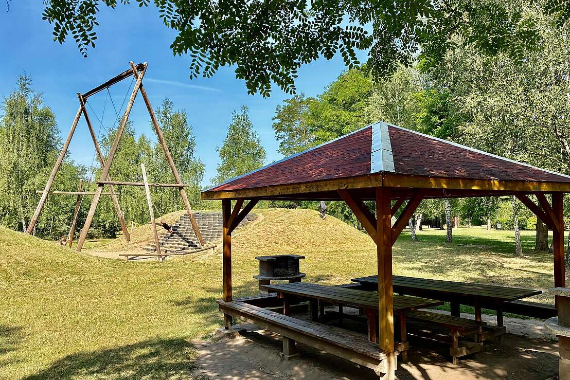 Abenteuerspielplatz mit Grillplätzen