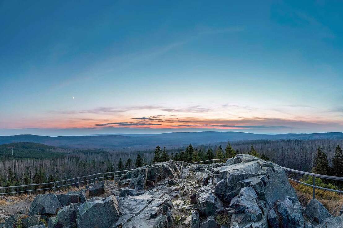 Felsen der Achtermannshöhe im Abendrot