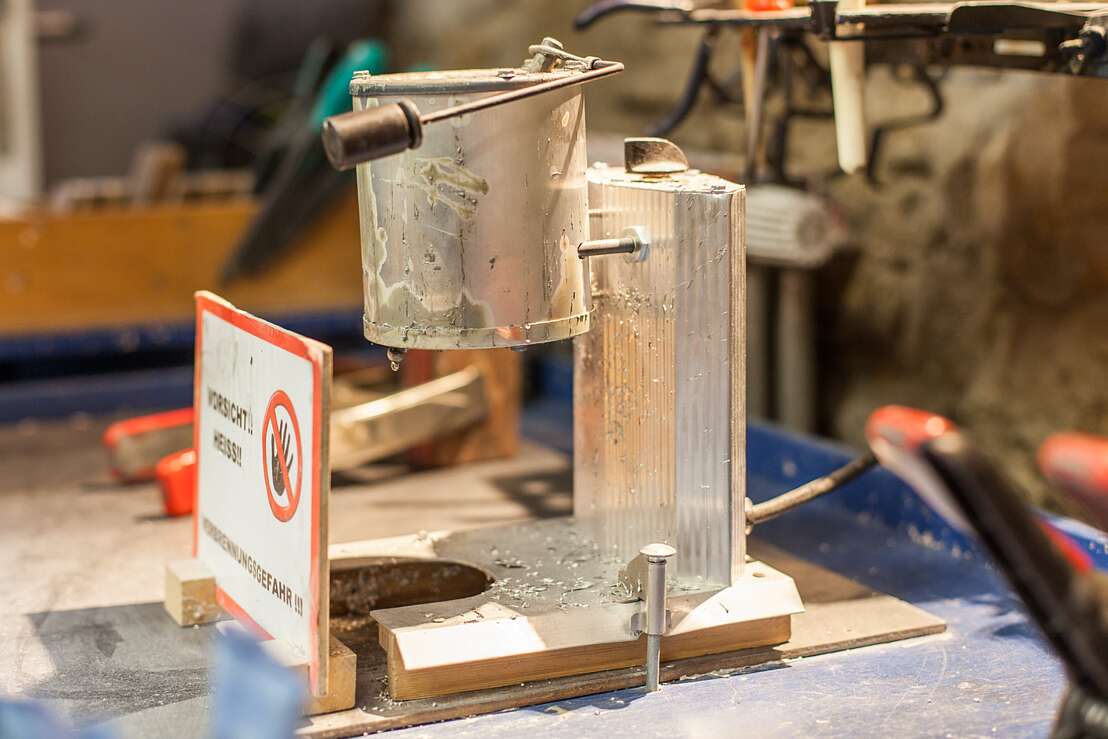 Arbeitsplatz für Besucher, Zinnfiguren selber gießen