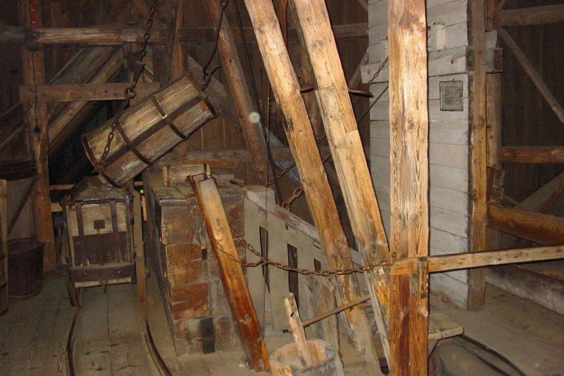Hängebank aus dem 19. Jahrhundert im Oberharzer Bergwerksmuseum