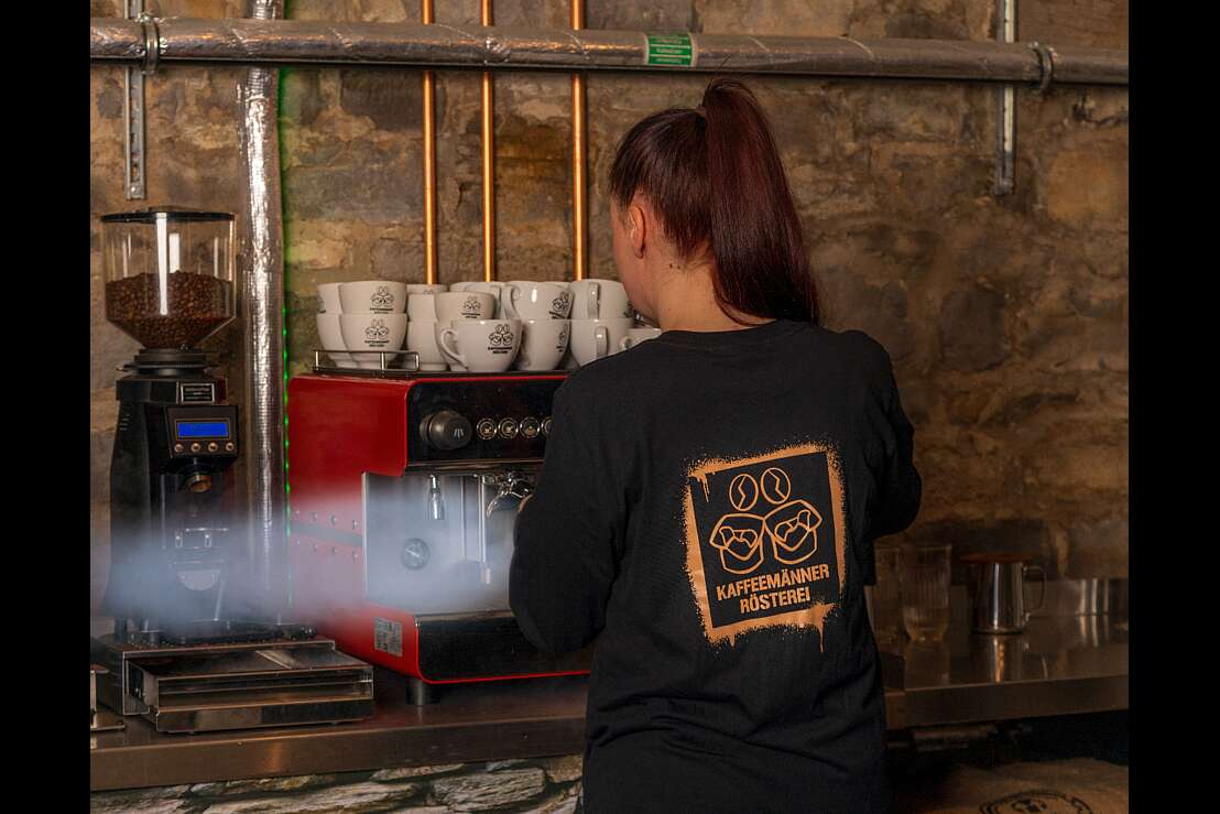 Kaffeefrau als Barista