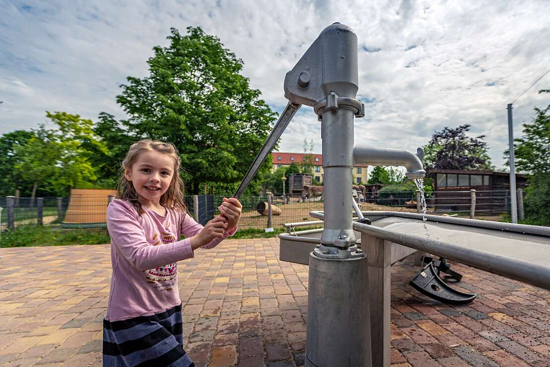 Spielspaß auf dem Wasserspielplatz