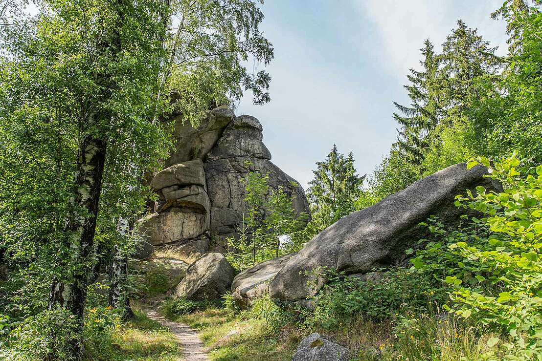 Granitfelsen mit typischer Wollsackverwitterung