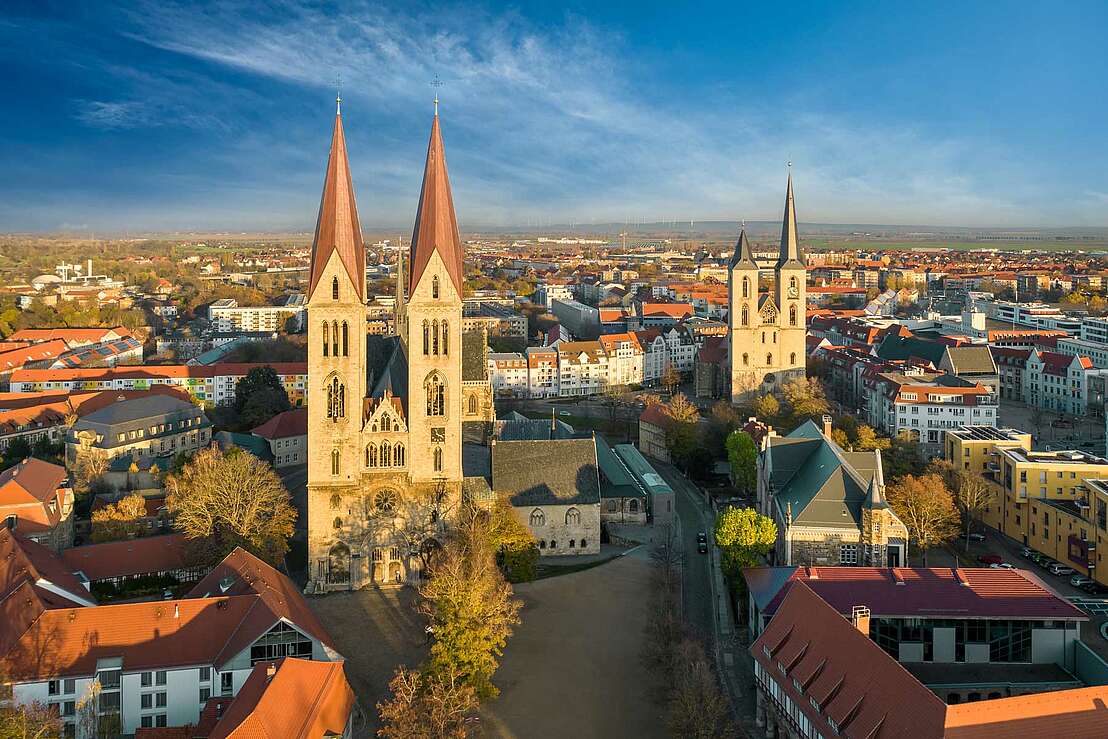 Blick über Halberstadt - Türme mit neuem Kupferdach