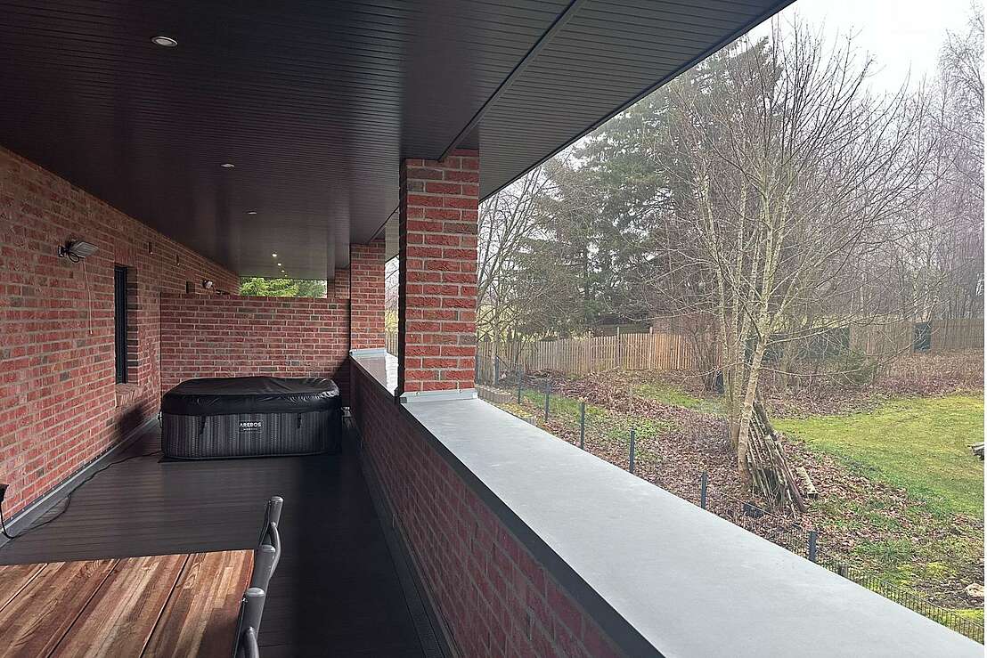 Dachterasse in einer der oberen Wohnungen