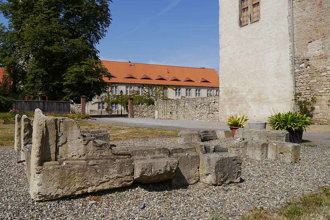 Blick über den Schlossinnenhof zum Herrenhaus der Unterburg