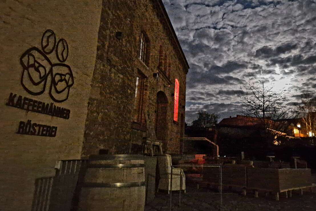 Genusskombinat bei Nacht