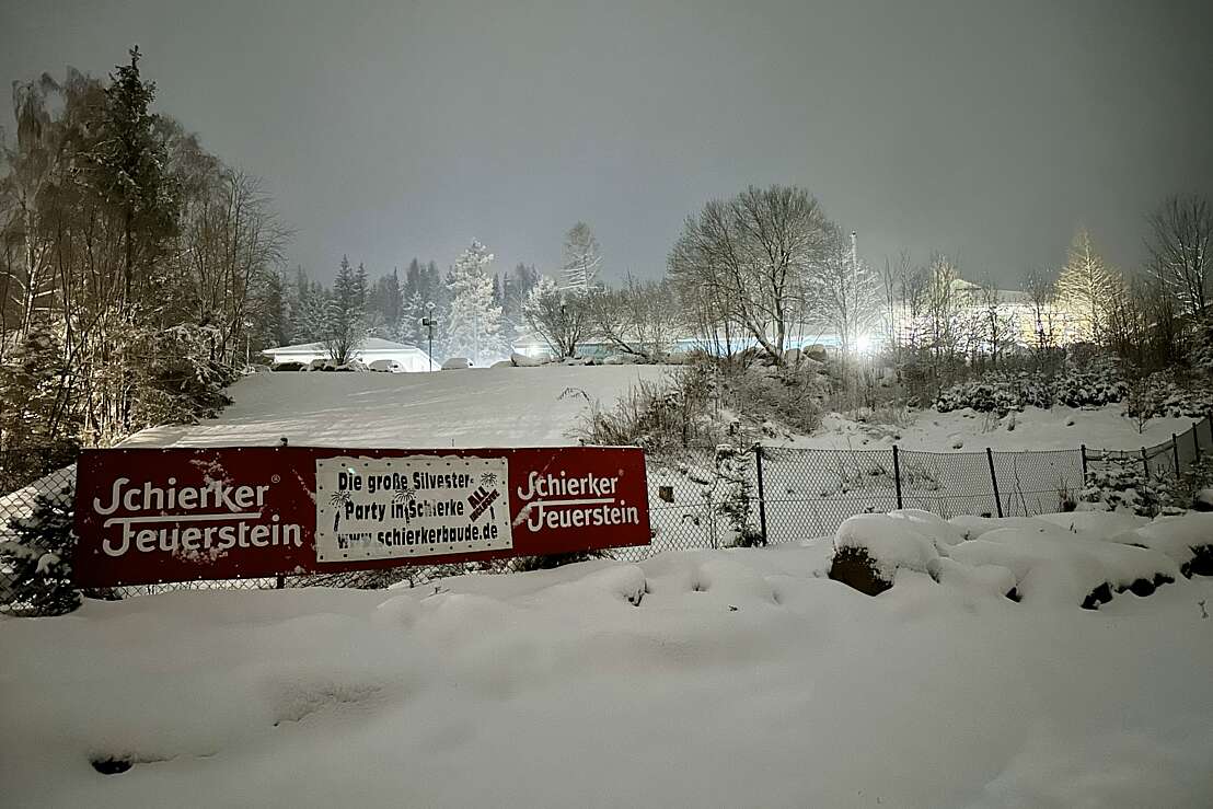 Rodelhang und Gebäude