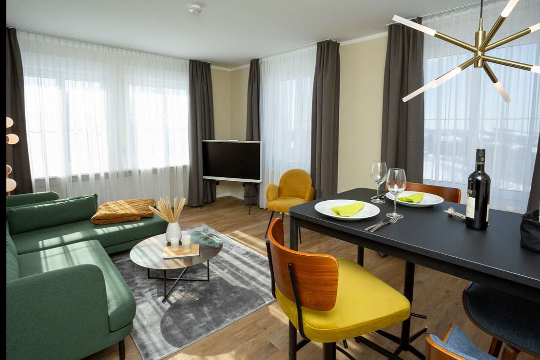 Wohn-/ Esszimmer Designerwohnung 5