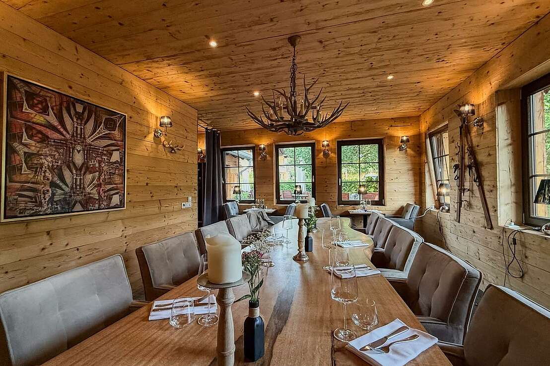 lange Tafel im Zwei Jahreszeiten