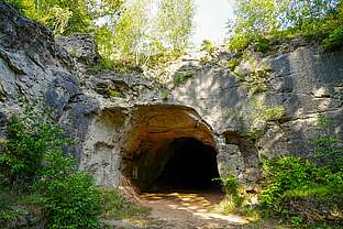 Eingangsbogen der Steinkirche
