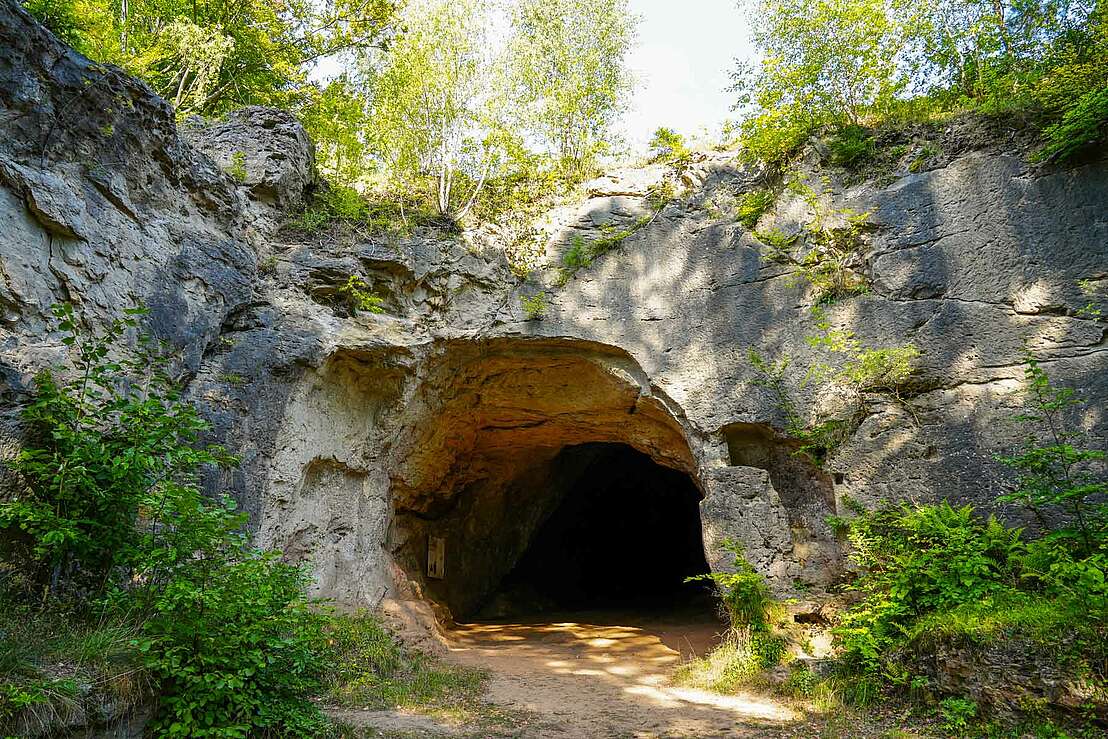 Eingangsbogen der Steinkirche