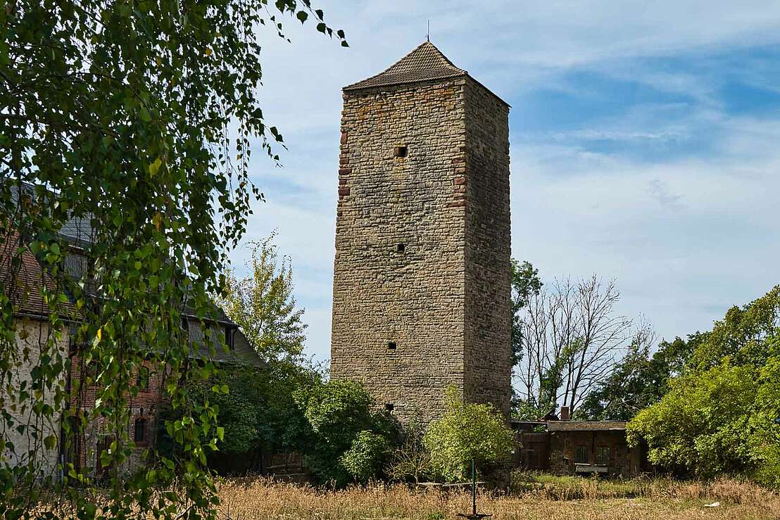 Wehrturm der alten Burganlage