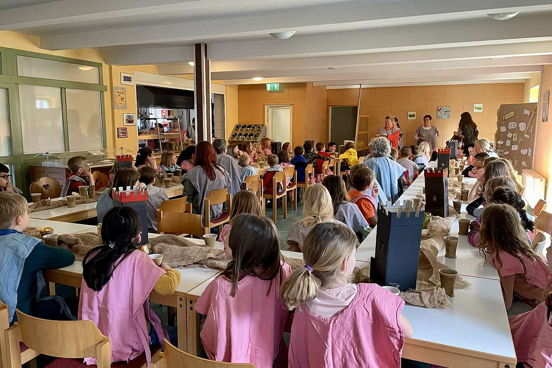 Speisesaal, Klassenfahrt, Mittelalteressen