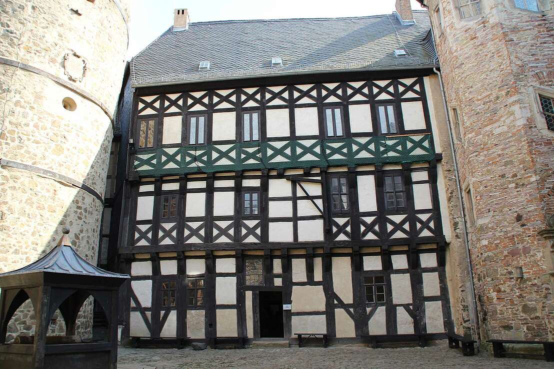 Im Innenhof der Burg