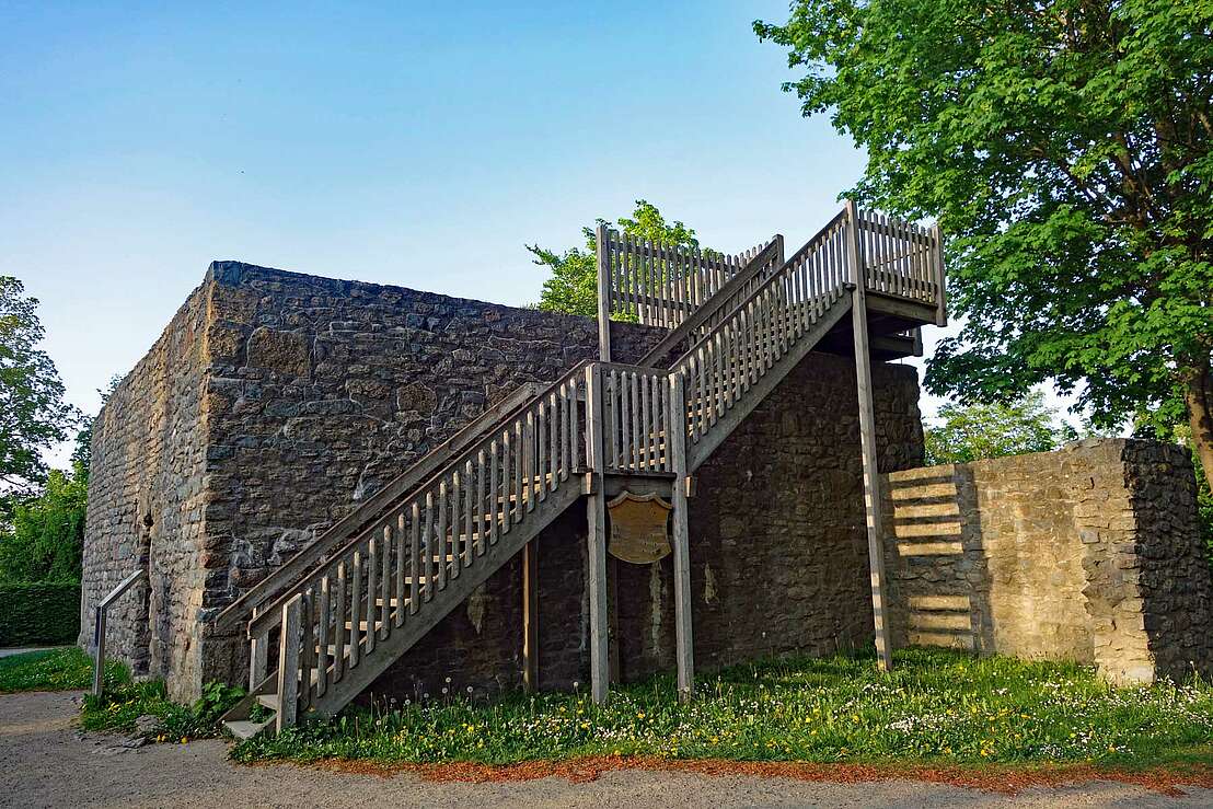 Großer Burgberg - Nachbau eines Turmsockels