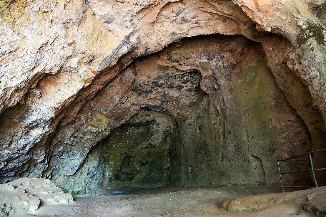 Blick in die Tiefe der Steinkirche