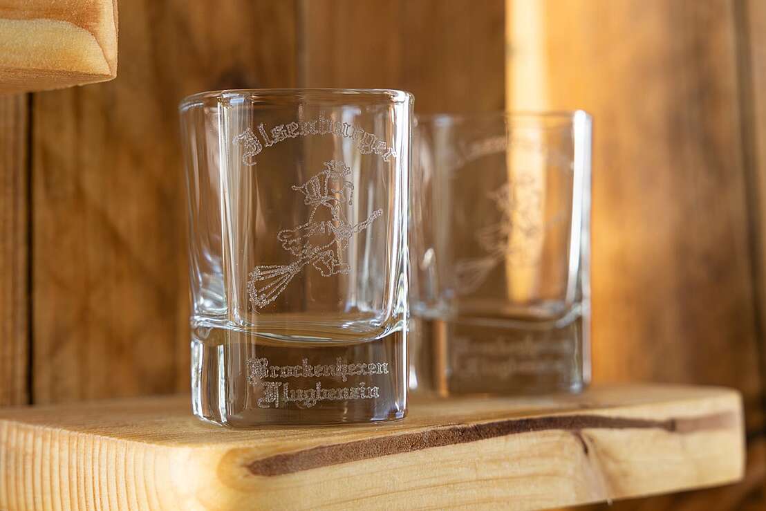 Schnapsglas Ilsenburger Brockenhexen Flugbenzin Schnapsglas Ilsenburger Brockenhexen Flugbenzin
