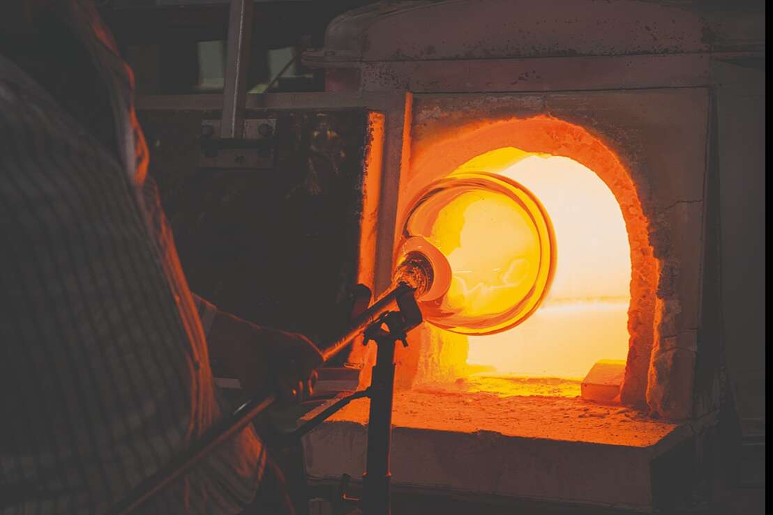 Glas wird im Ofen erhitzt