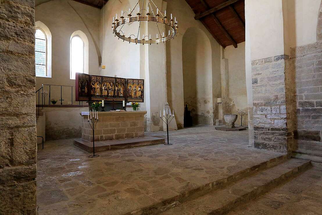 Altar mit dreiteiligem Retabel in der Klosterkirche