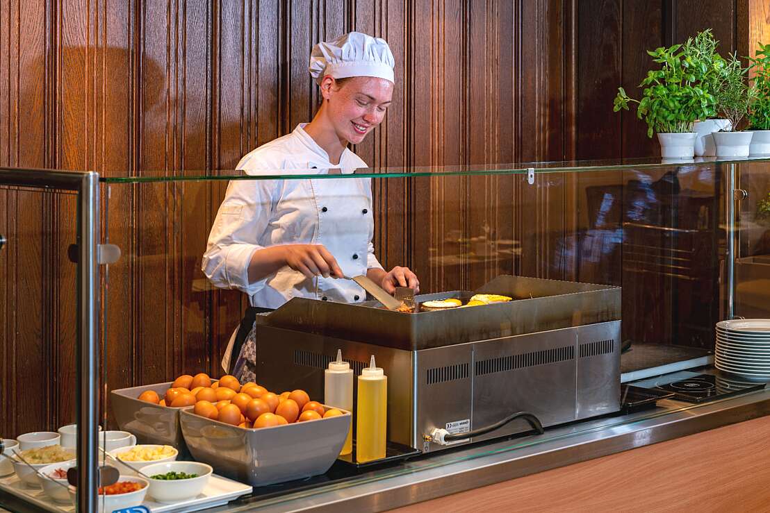 Frühstücksbuffet mit Eierstation