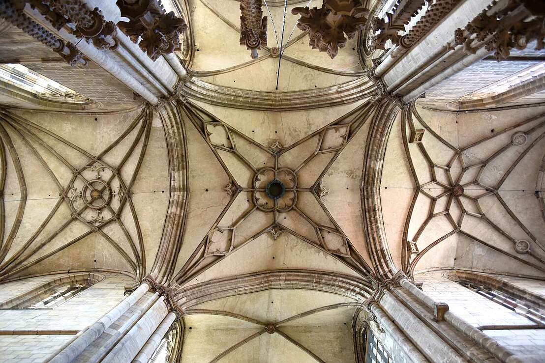 Kreuzgewölbe im Mittelschiff