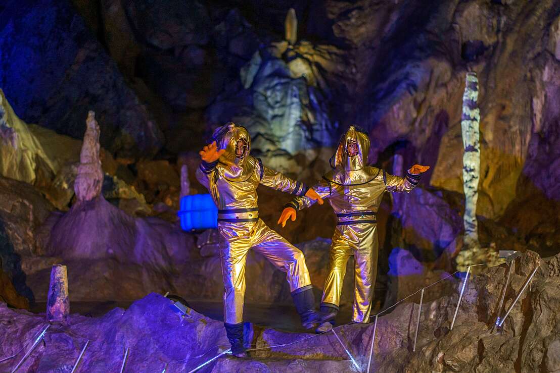 Im Goethesaal der Baumannshöhle finden regelmäßig Theatervorstellungen statt, hier "20.000 Meilen unter den Meeren".