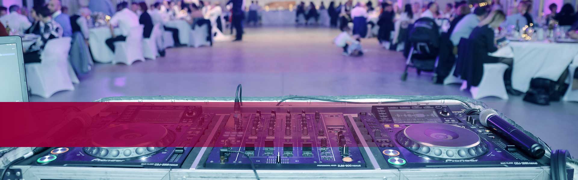 Kategorie Dienstleistung Unterhaltung - DJ-Pult bei Hochzeitsfeier
