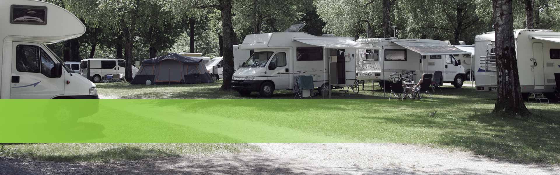 Kategorie Unterkünfte Camping & Stellplätze - Campingmobile unter Bäumen